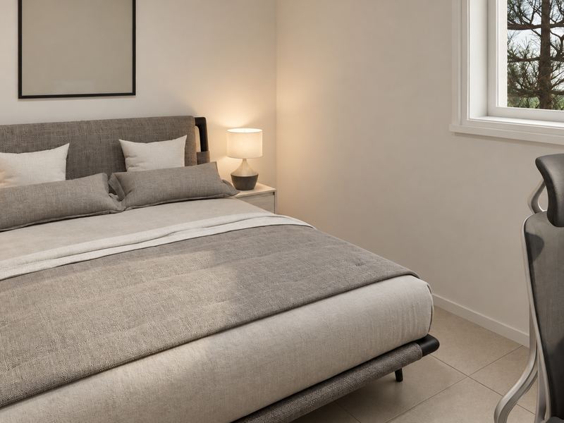 Quarto da fração H, com cama de casal e cadeira de escritório