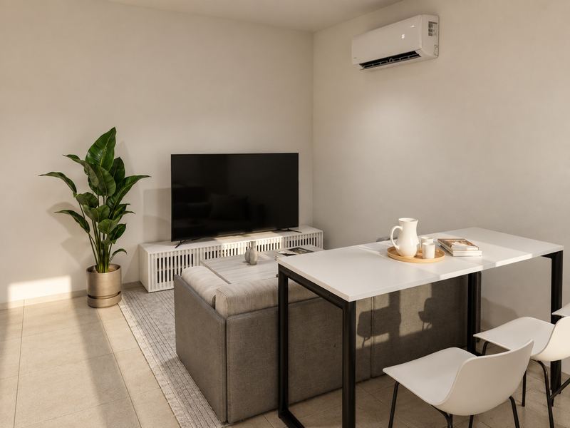 Sala da fração W, com televisão, sofá e mesa de refeições